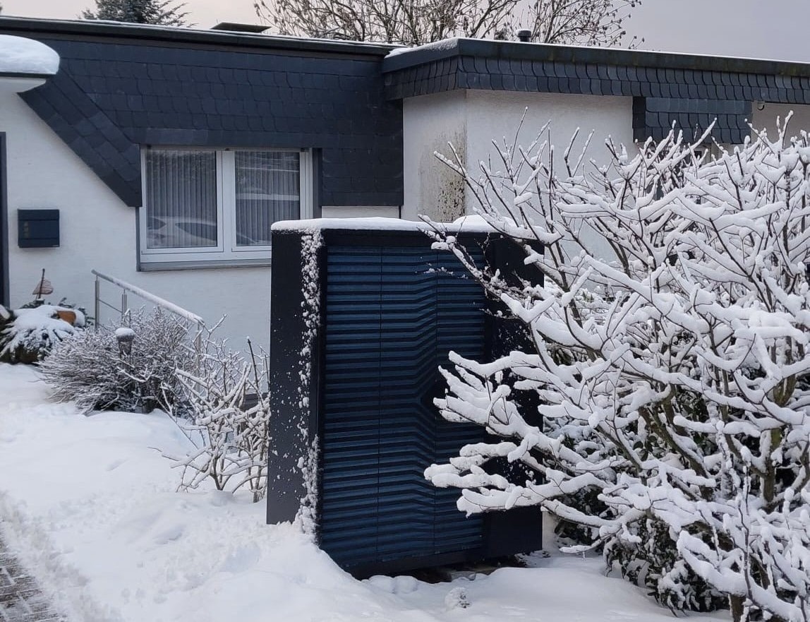 inova Wärmepumpe im Schnee